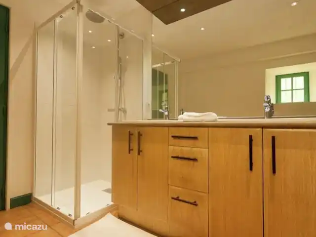 Moulin du Bouc - Maison d'amis | France, Dordogne, Excideuil - gîte / cottage salle de bain au rez-de-chaussée