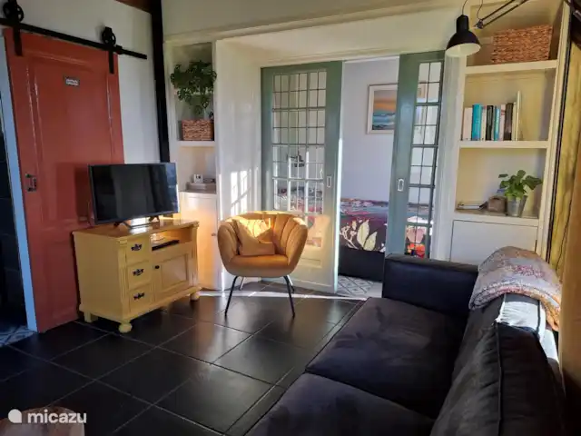 Le doux Ermgaard  | Pays-Bas, Zélande, Oudelande - maison mitoyenne salon confortable, avec télévision numérique et Chromecast.