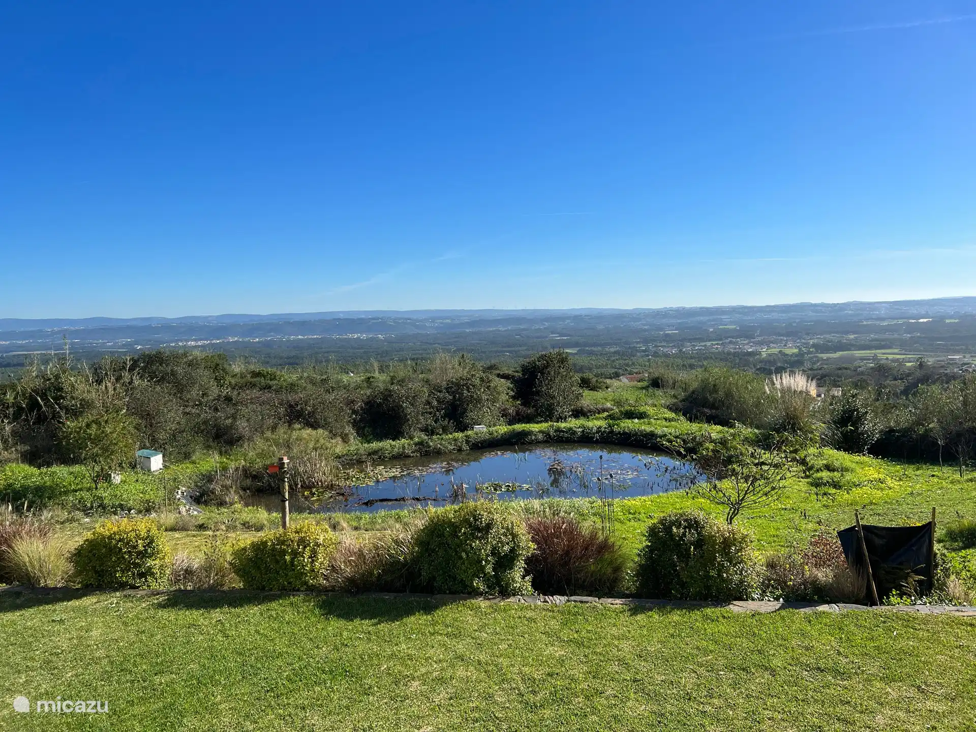 tuin en uitzicht vanuit woonkamer