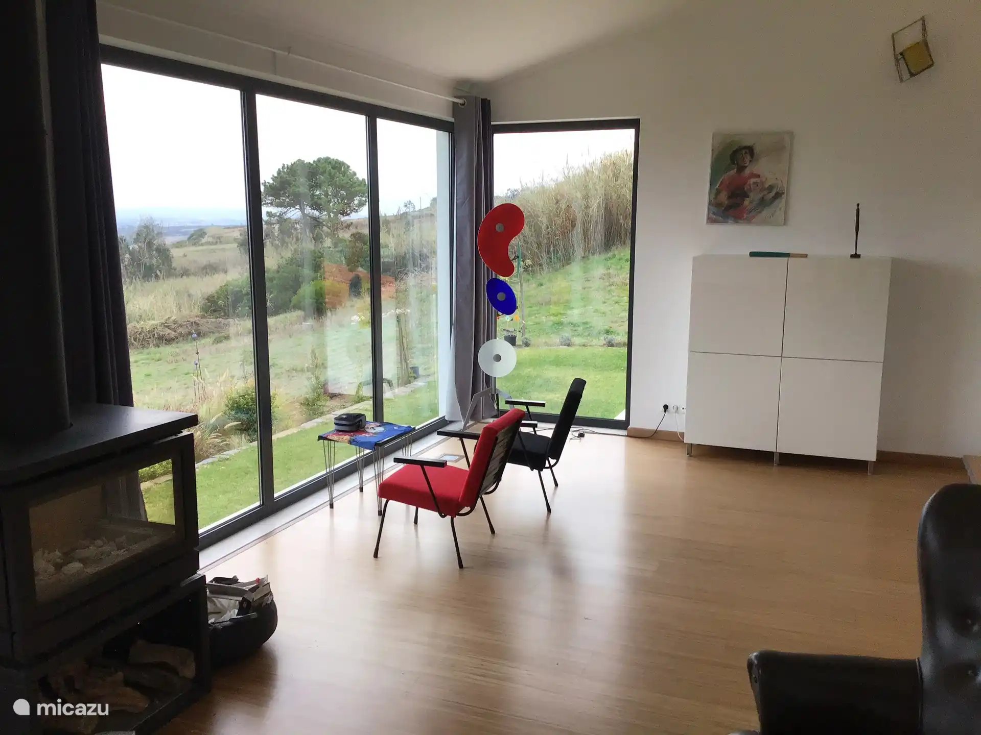 Andere kant van de huiskamer. 