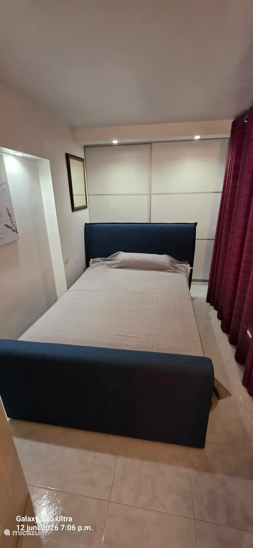 Dormitorio con 1 dormitorio de 140x200