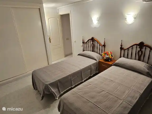 Location de Vacances Espagne, Costa Blanca, Benidorm, appartement - Brise de mer de Benidorm  Chambre 1 avec lits 2.00 mètres