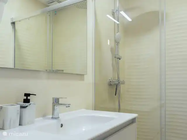 Villa Vino Pedreguer 8 personen huren in Spanje, Costa Blanca, Pedreguer - villa de nieuwe badkamer heeft een uitstekende stortdouche, badmeubel en toilet