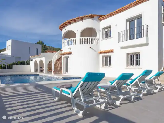 Villa Vino Pedreguer 8 personen huren in Spanje, Costa Blanca, Pedreguer - villa uiteraard hebben we voldoende ligbedjes en hoeven je geen handdoeken te leggen smorgens vroeg
