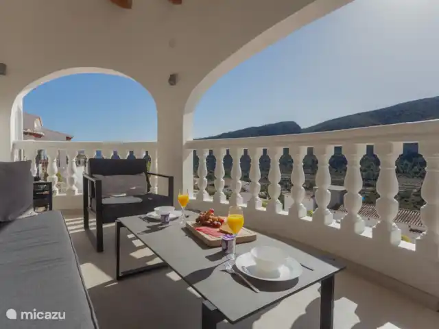 Villa Vino Pedreguer 8 personen huren in Spanje, Costa Blanca, Pedreguer - villa geniet s morgens in het zonnetje van een lekker kopje nespresso op ons overdekte boventerras