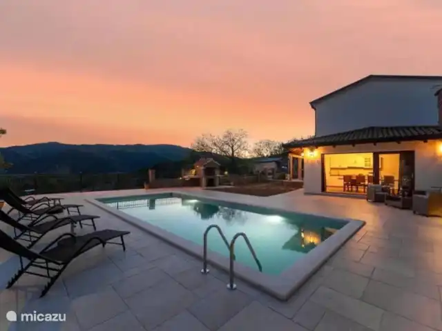 Casa Balussi | Croatie, Istrie, Buzet - villa piscine le soir