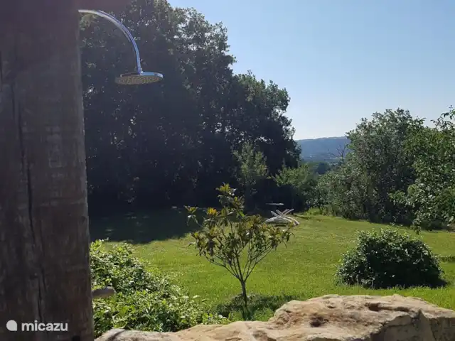 Lieu dit Lambertie | France, Dordogne, Le Bugue - maison de vacances Vue depuis la douche extérieure