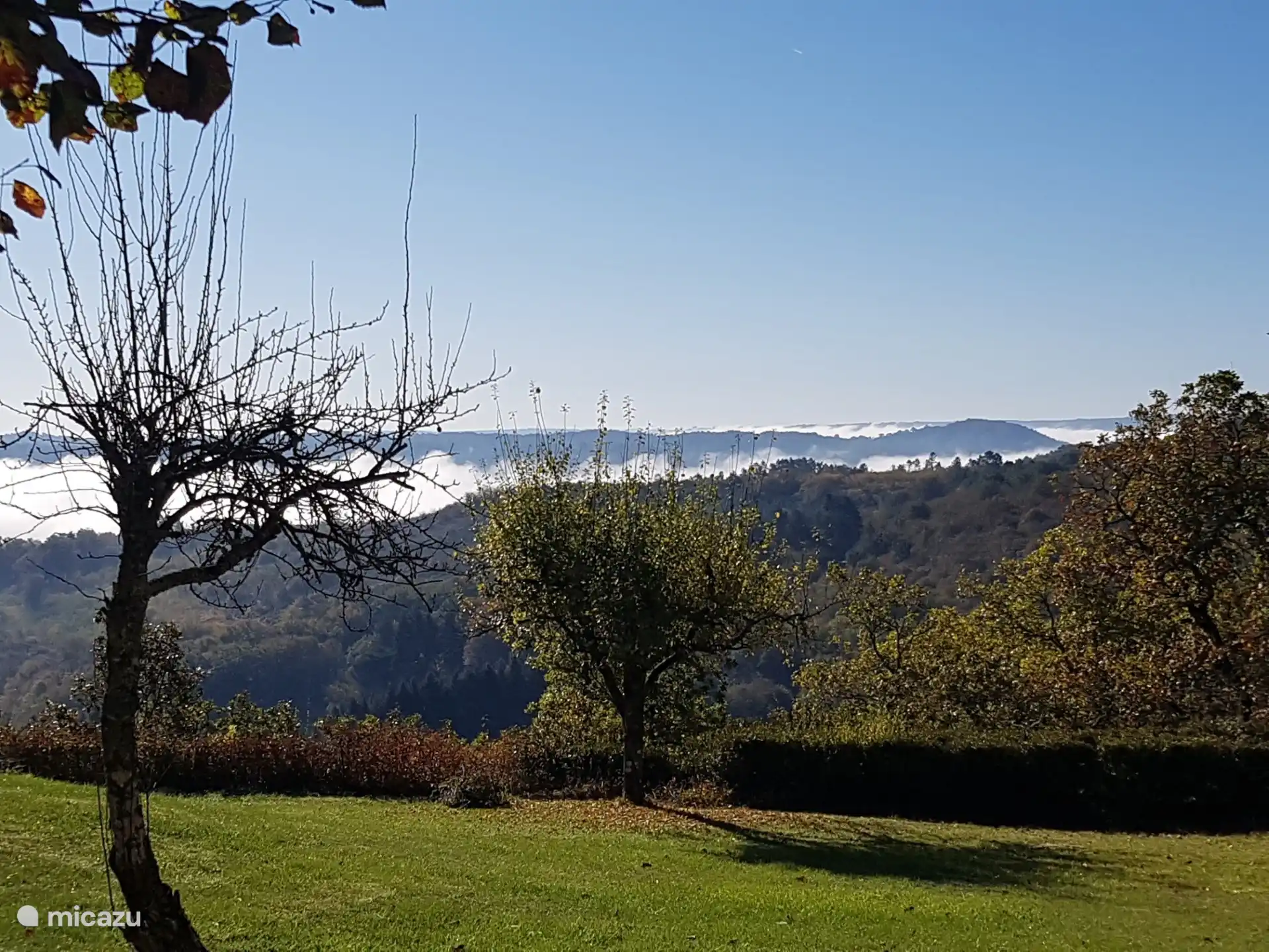 Morgennebel über der Vézère - Blick aus dem Garten 