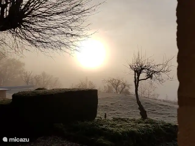 Lieu dit Lambertie | France, Dordogne, Le Bugue - maison de vacances Brume matinale - vue depuis le jardin