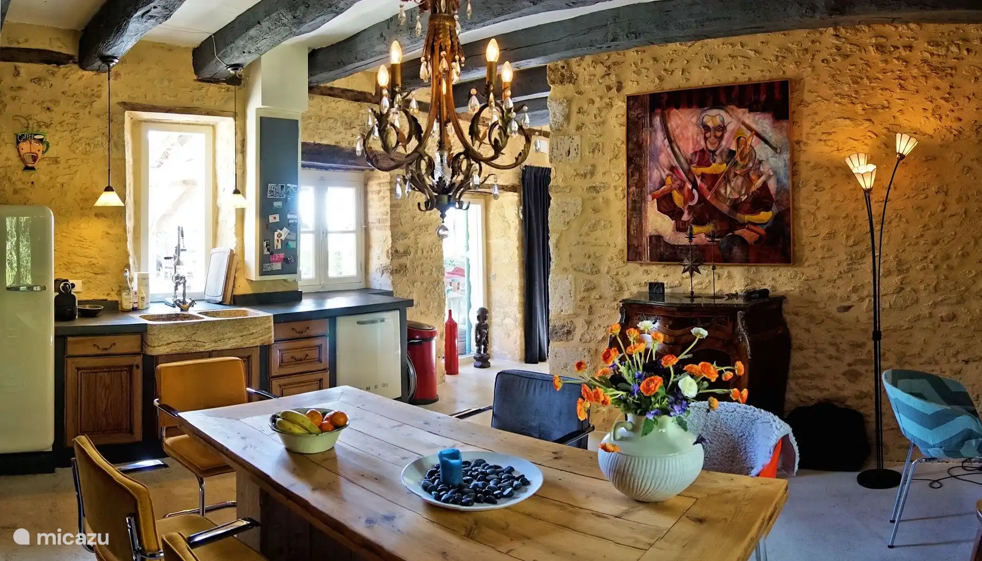 Voll ausgestattete Wohnküche