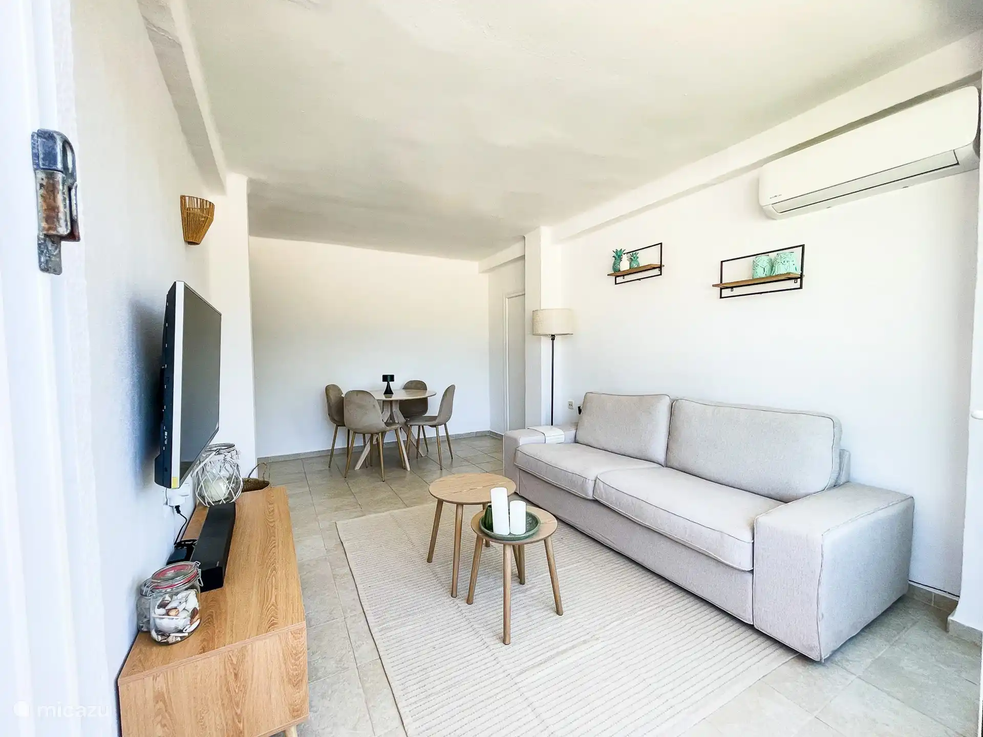 Wohnzimmer mit Essbereich