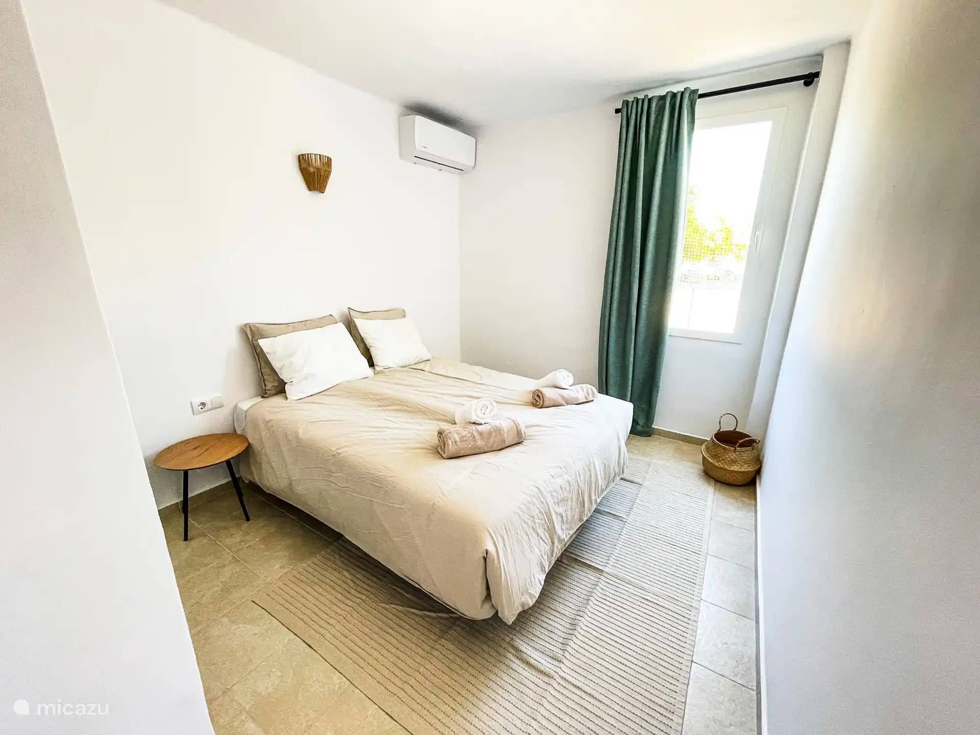 Schlafzimmer mit Doppelbett