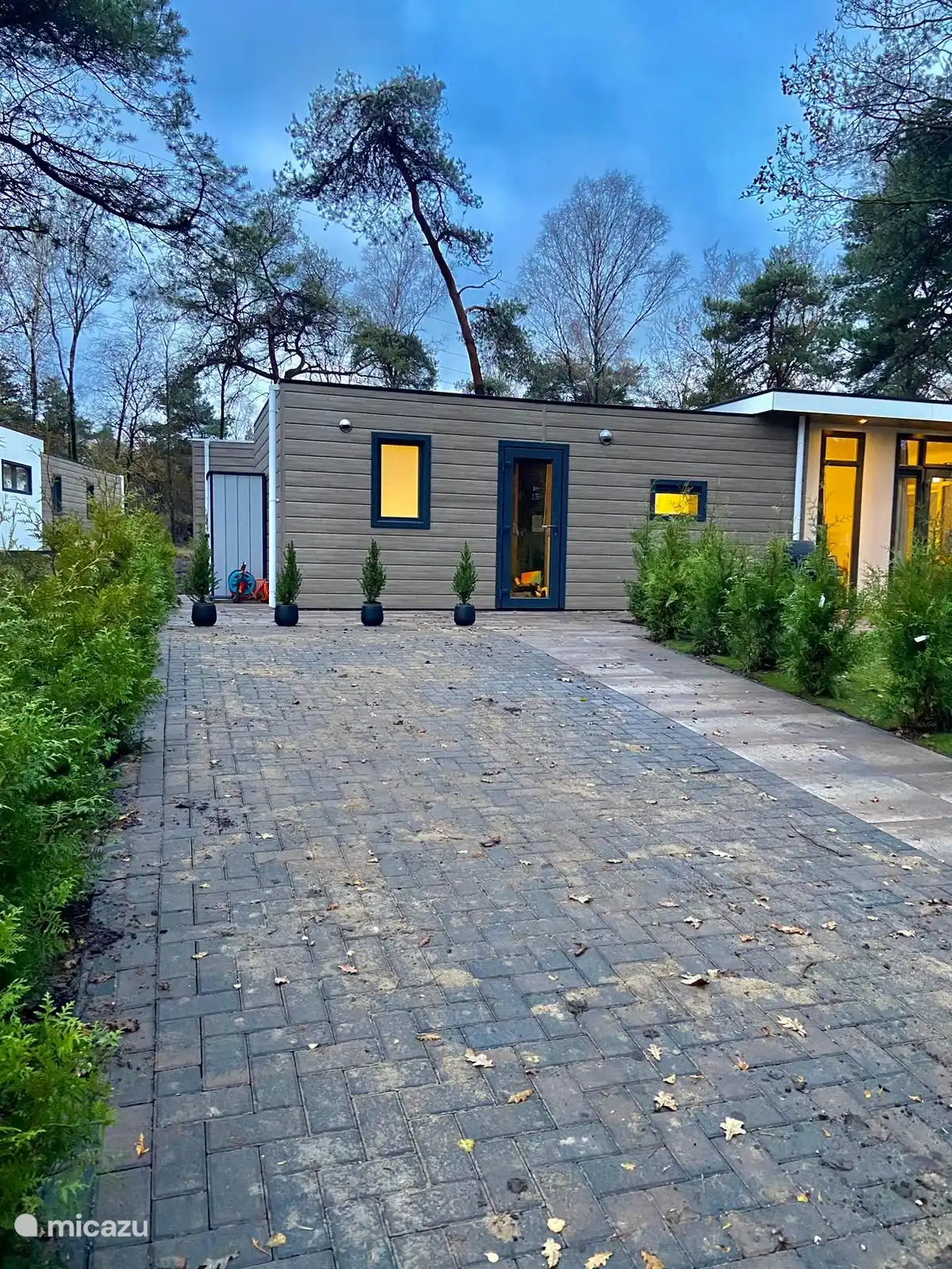 Platz für 2 Autos in der Einfahrt!