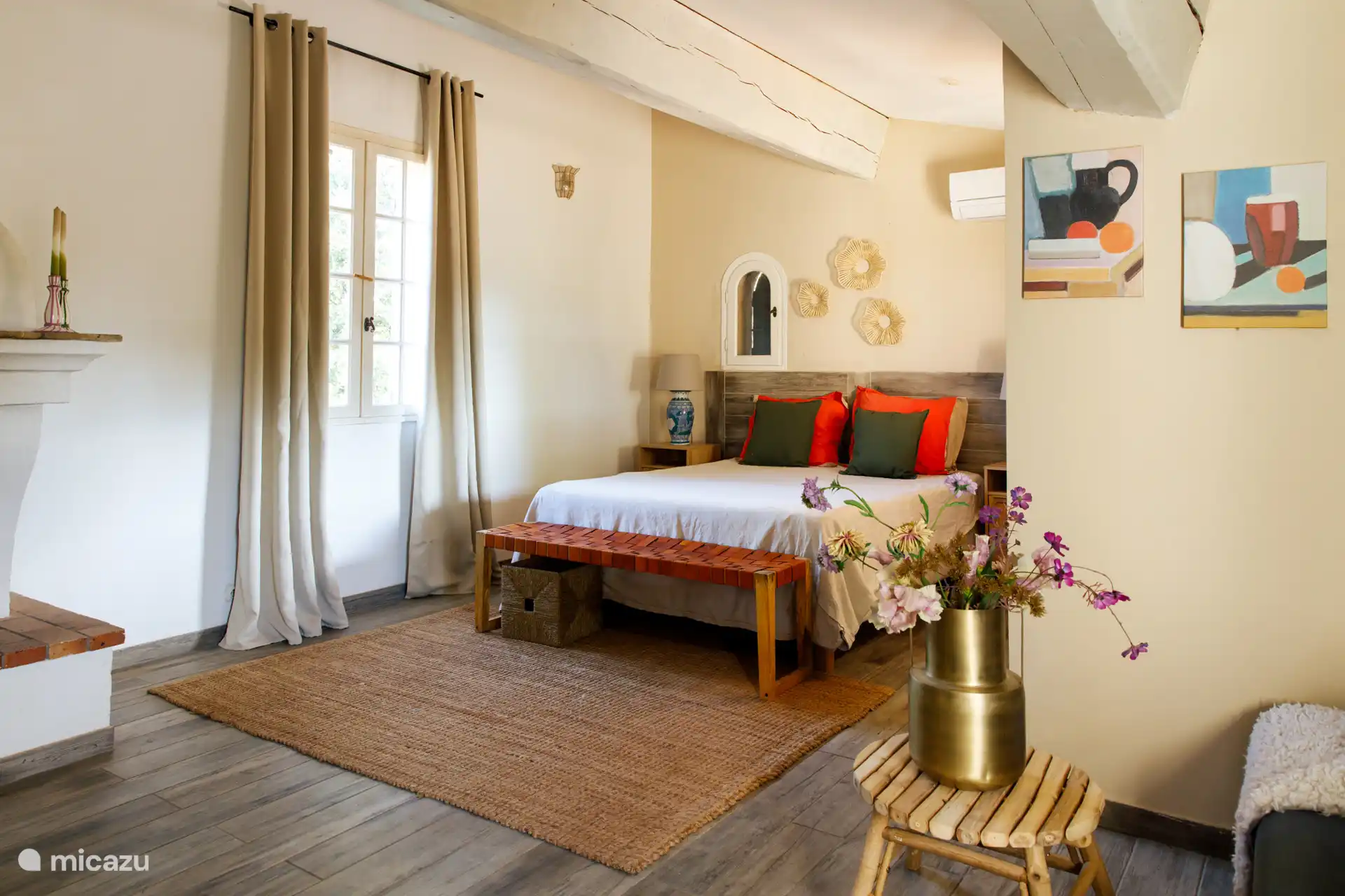 slaapkamer/appartement boven inclusief badkamer en slaapbankje.