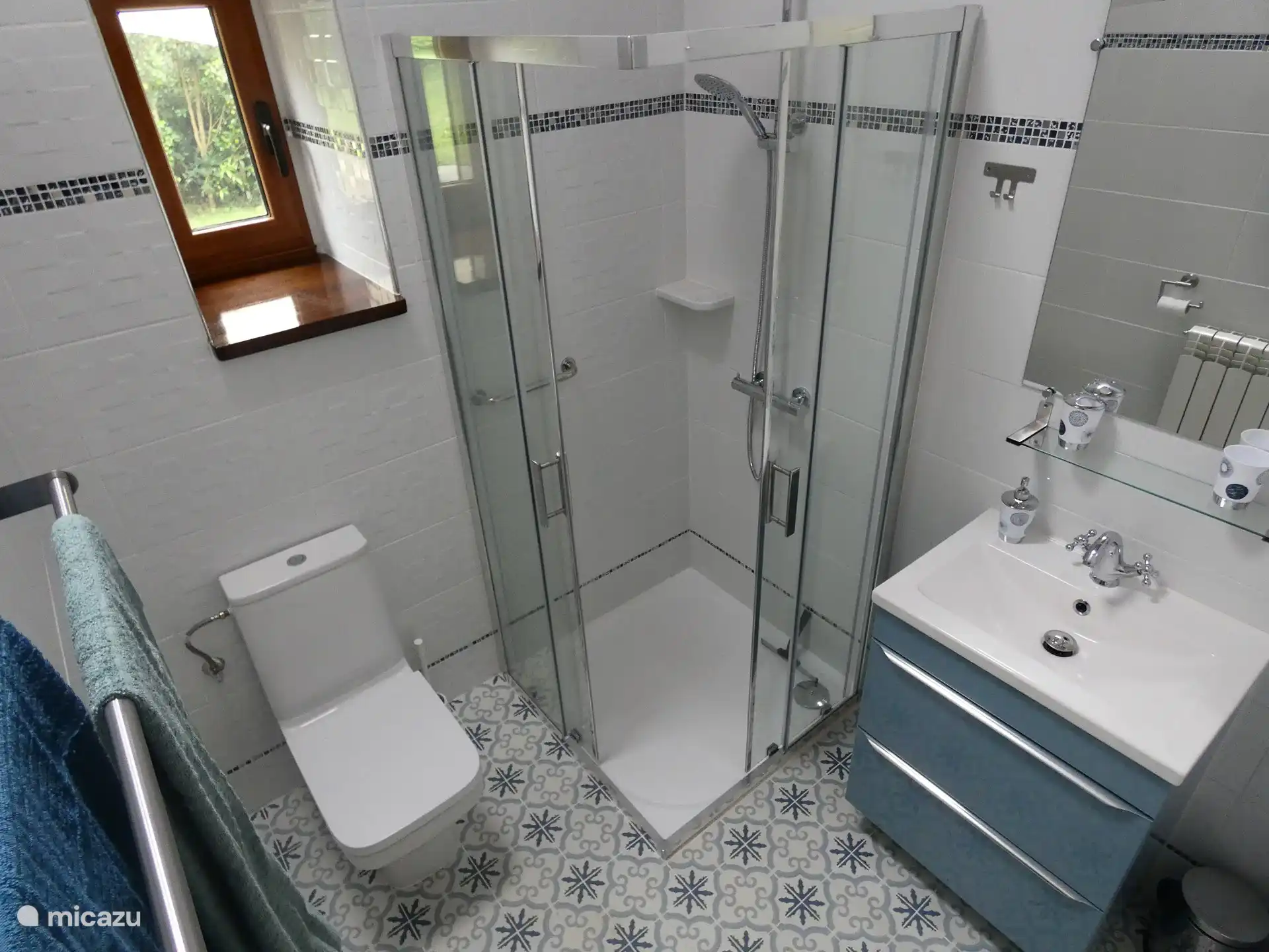 On the garden side is a bathroom