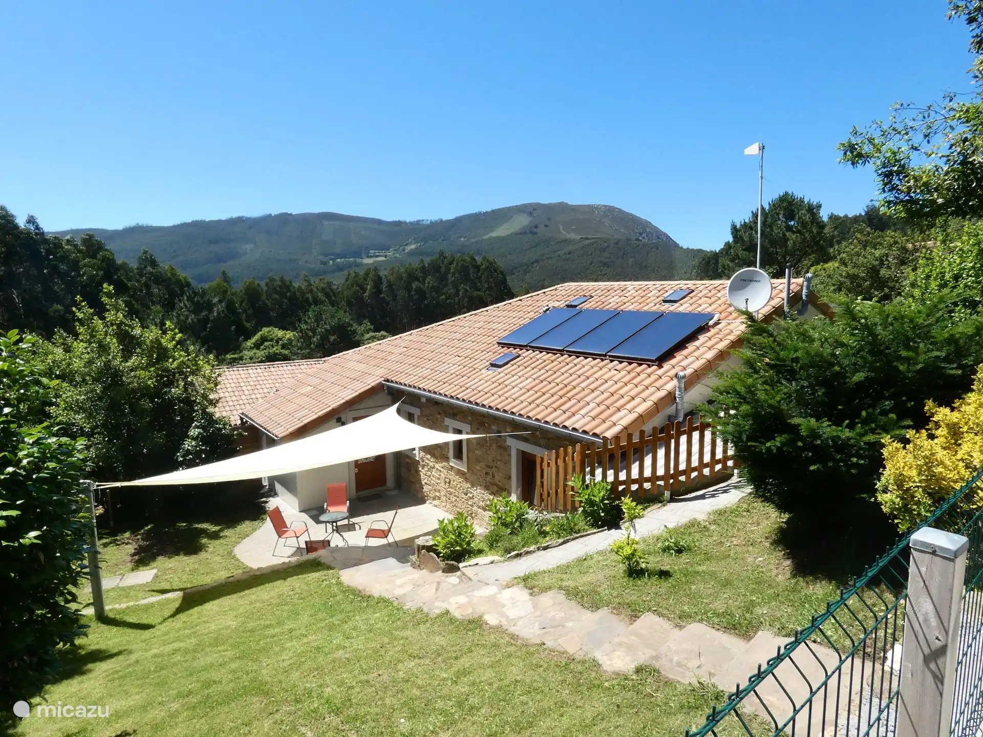 Overview of the garden with the view