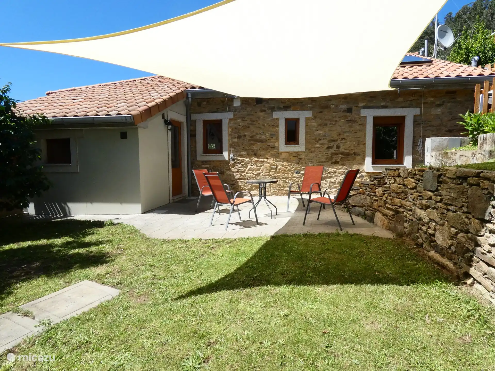 A cozy seat at the back door of Benjamin