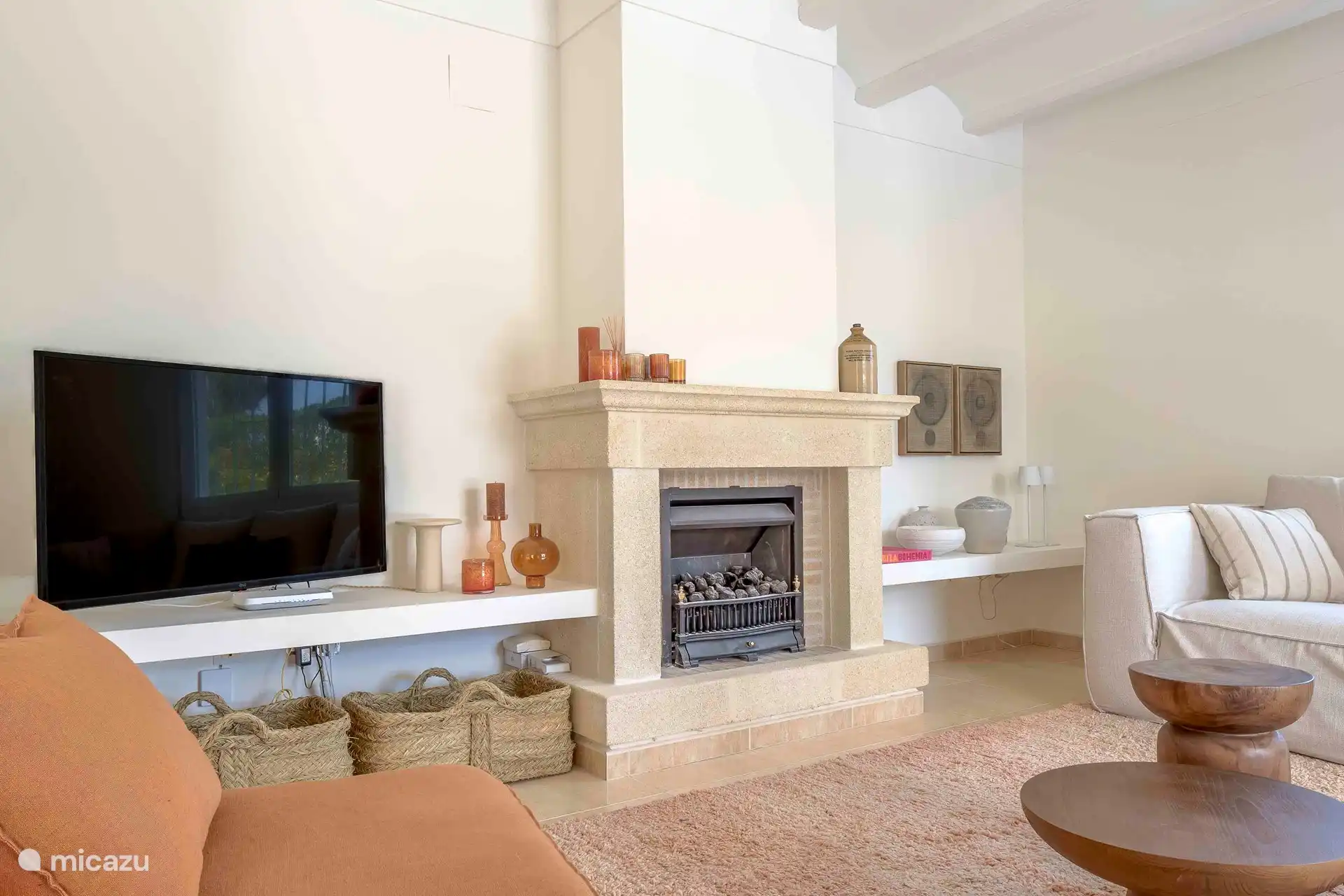 Casa d'Olivera - Woonruimte met TV.