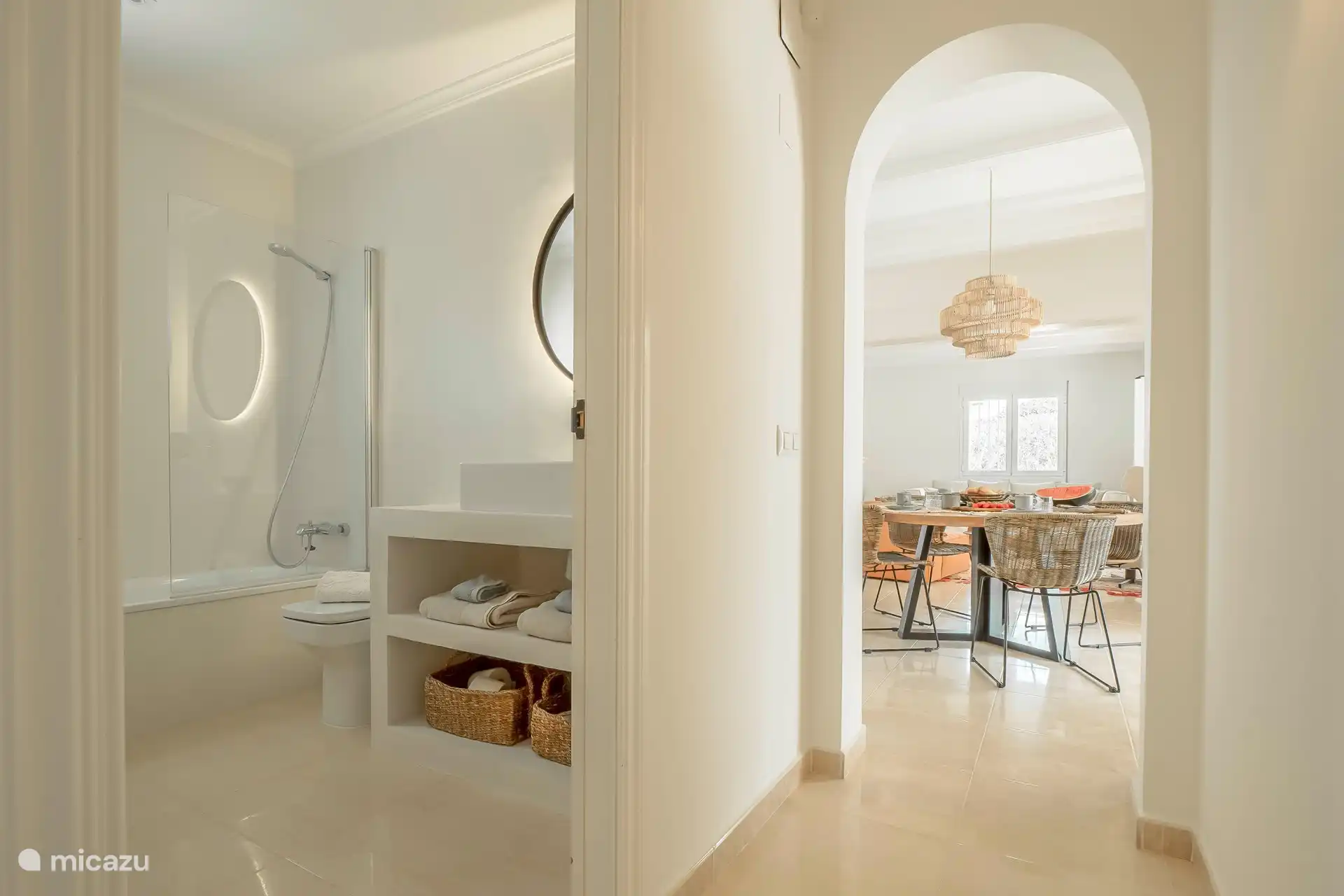 Casa d'Olivera - Gang naar de slaapkamer en badkamer.