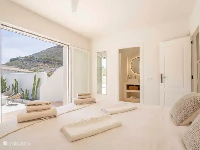 Casa d’Olivera | Espagne, Costa Blanca, Cumbre del Sol - villa Casa d’Olivera - Chambre principale.