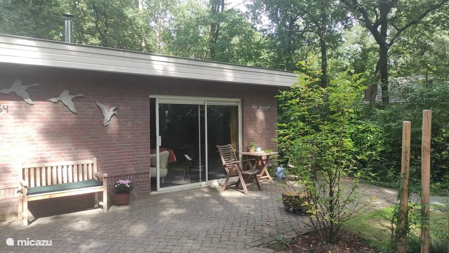 De IJsvogel in Niederlande, Overijssel, Nutter - bungalow