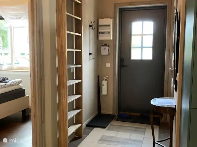 Branettes Gästhus en Suecia, Västergötland, Ljung  - chalet El vestíbulo con las escaleras que conducen al 2º dormitorio