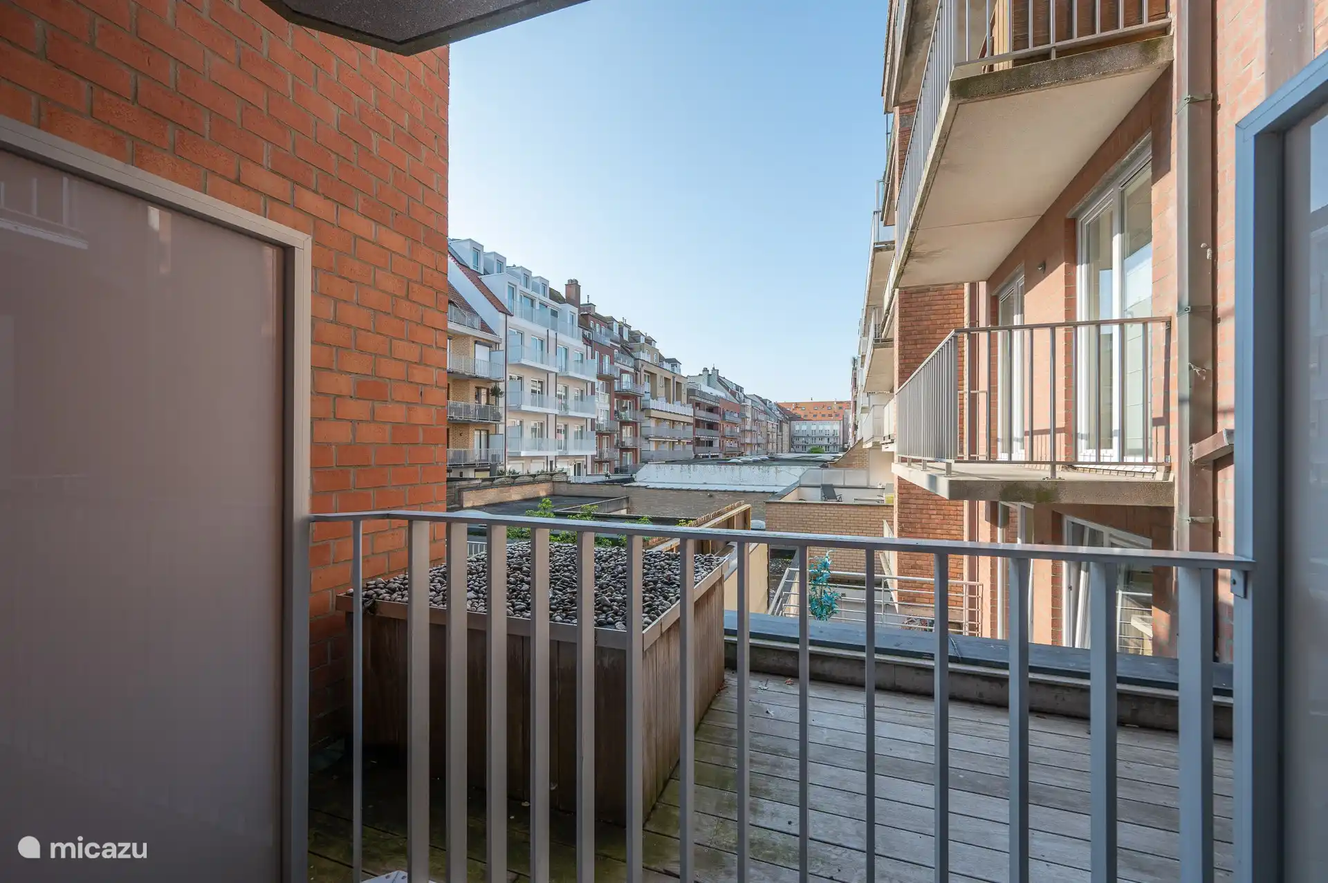 Balkon zum Schlafzimmer auf der Rückseite