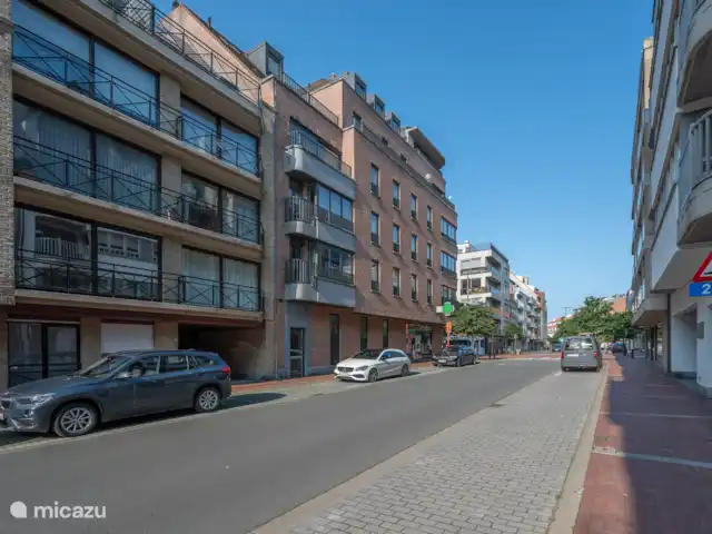 Bayauxlaan Knokke Zee huren in België, Belgische Kust, Knokke - appartement zicht vanop straat naar het gebouw en appartement op 1e verdiep