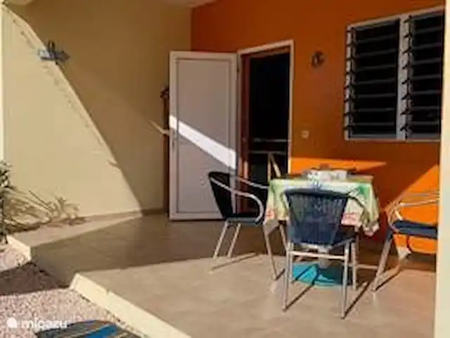Location de Vacances Curaçao, Banda Abou (ouest), Fontein, appartement - Sonrisa Curaçao, Solo Belle terrasse, avec cintre extra robuste pour sécher les vêtements de plongée si nécessaire