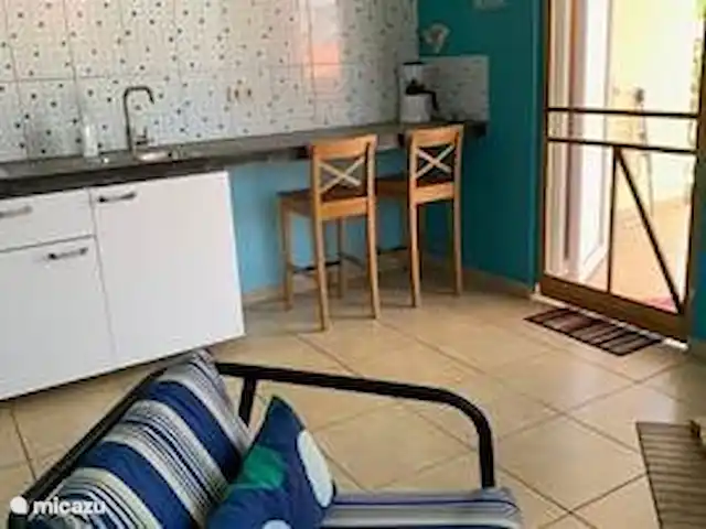 Location de Vacances Curaçao, Banda Abou (ouest), Fontein, appartement - Sonrisa Curaçao, Solo Cuisine avec bar pour le petit-déjeuner. Et là aussi, un répulsif contre les moustiques