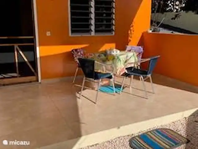 Location de Vacances Curaçao, Banda Abou (ouest), Fontein, appartement - Sonrisa Curaçao, Solo L’entrée est équipée d’une porte moustiquaire