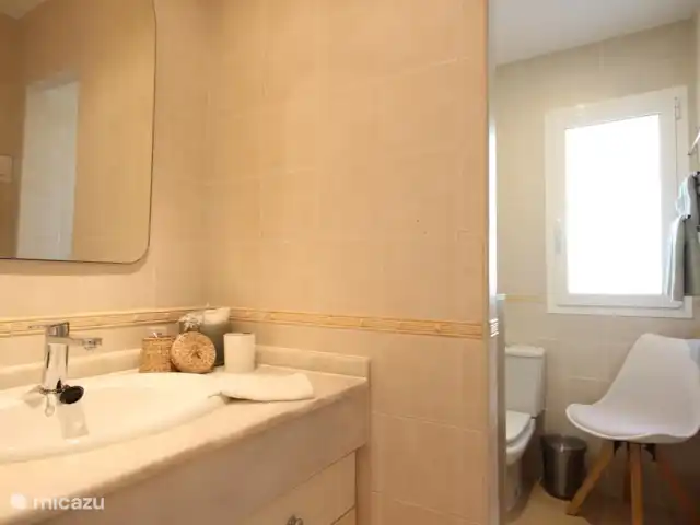 CASA LA TRANQUILIDAD | Espagne, Costa Blanca, Jalón - villa Cette salle de bain (avec douche, WC et lavabo) est destinée aux 2 autres chambres.