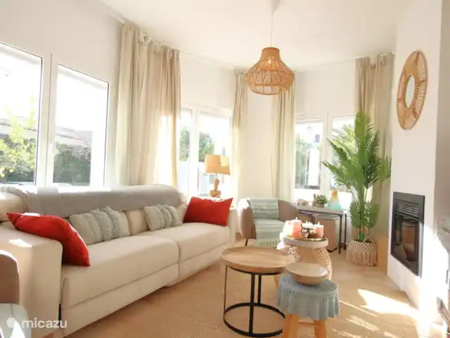 CASA LA TRANQUILIDAD | Espagne, Costa Blanca, Jalón - villa Le salon a de grandes fenêtres sans barreaux gênants afin que suffisamment de lumière pénètre dans la maison.