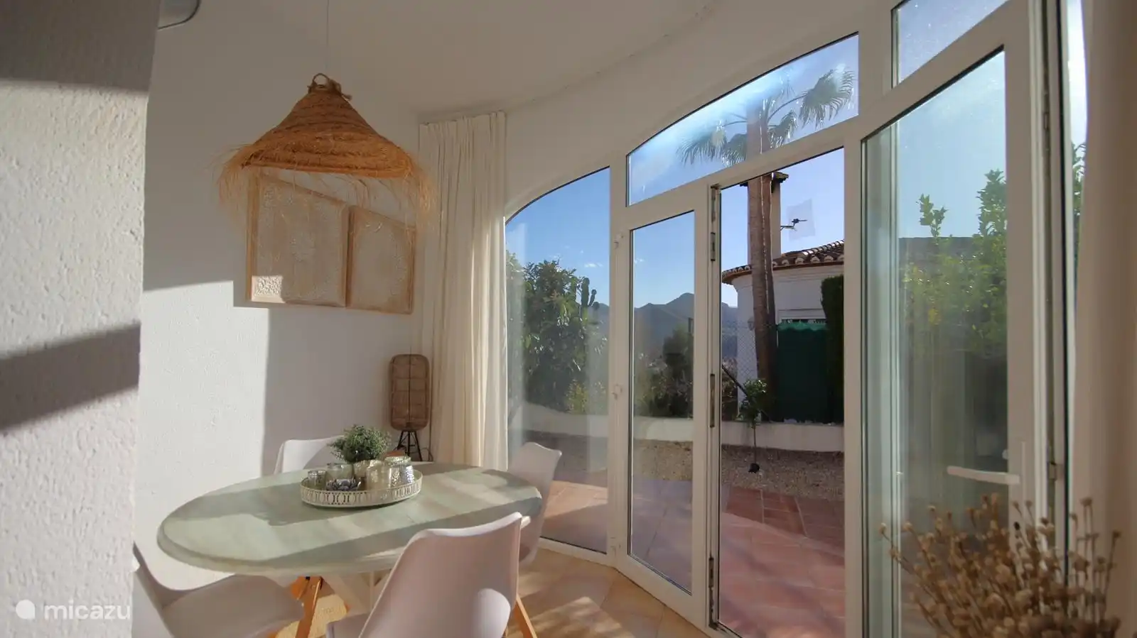 Breakfast in the morning with a view of the valley.