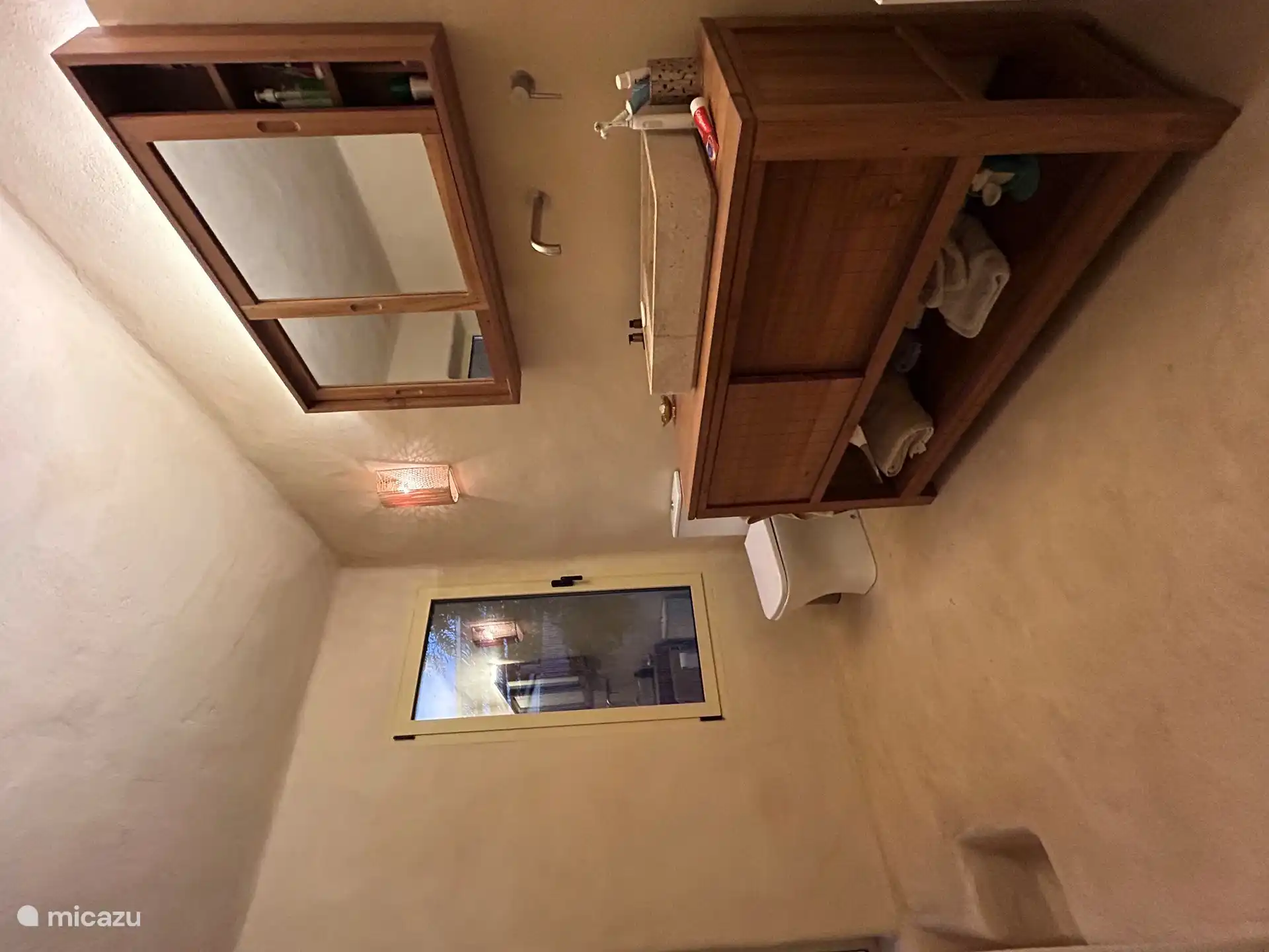 Badezimmer im Hauptraum