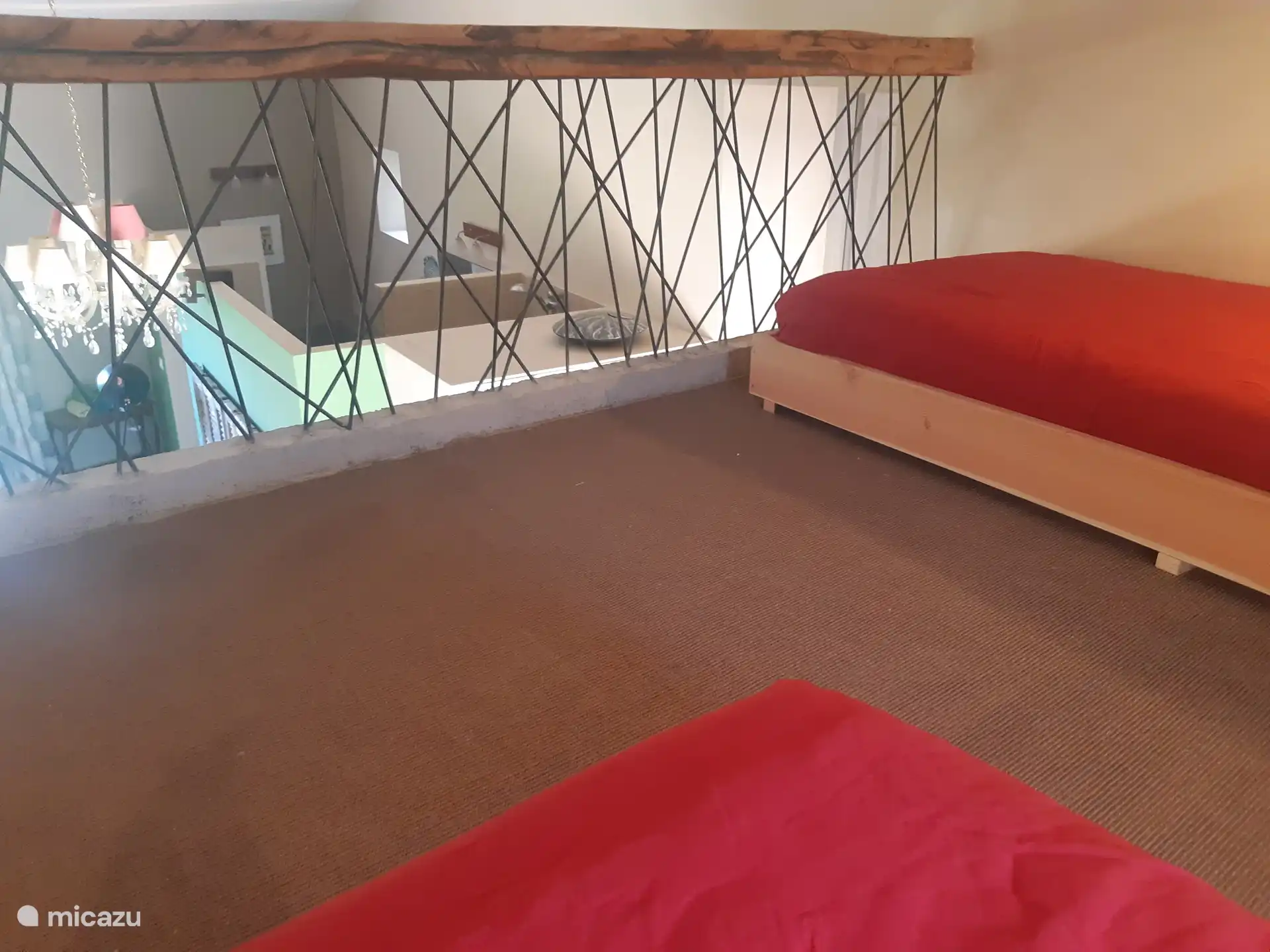 Mezzanine with 2 single beds