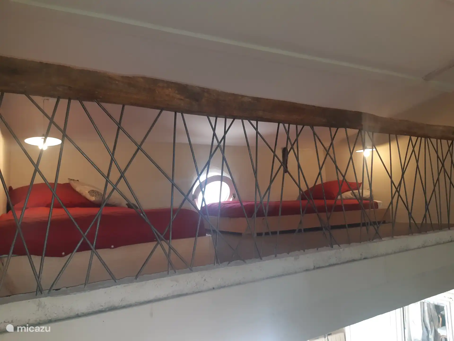 Mezzanine with 2 single beds