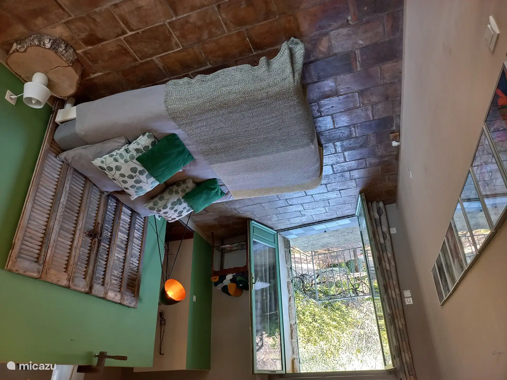 Sleeping area double bed