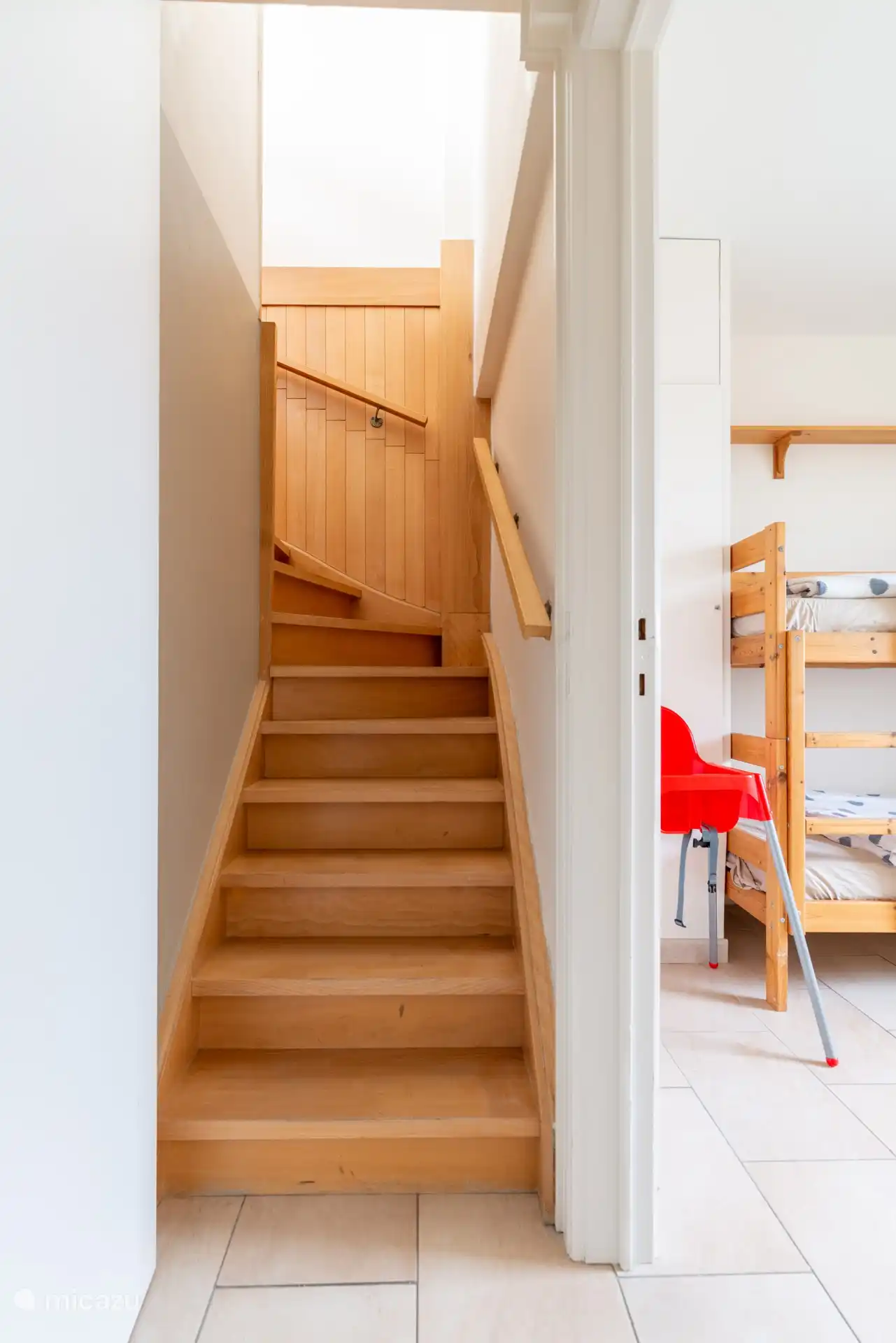 Escaleras a la parte superior 
