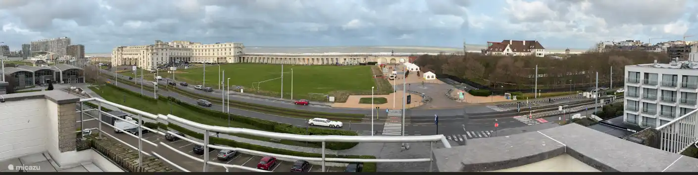 Vista frontal al mar
