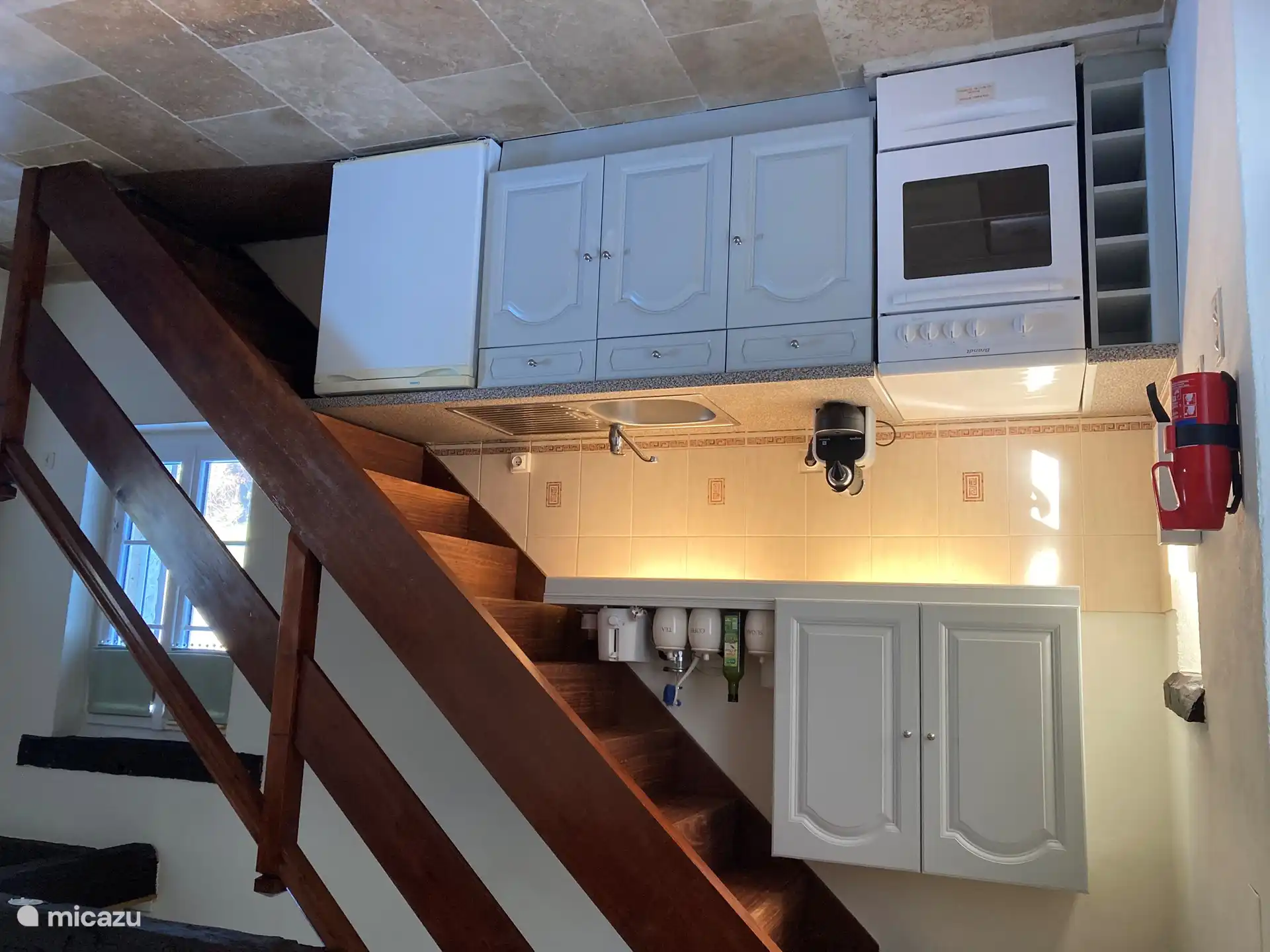 De keuken bevindt zich in dezelfde ruimte als het woongedeelte.