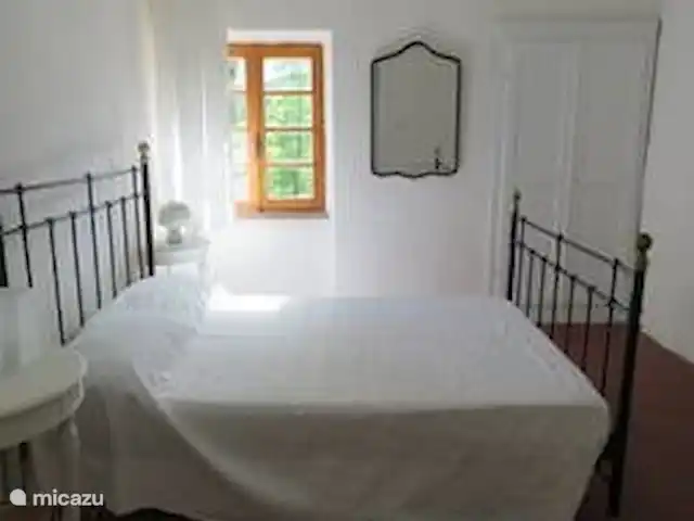 Stenen huis met zwembad, wijngaarden huren in Italië, Piëmont, Mango - villa Kamer 2 met eigen studio