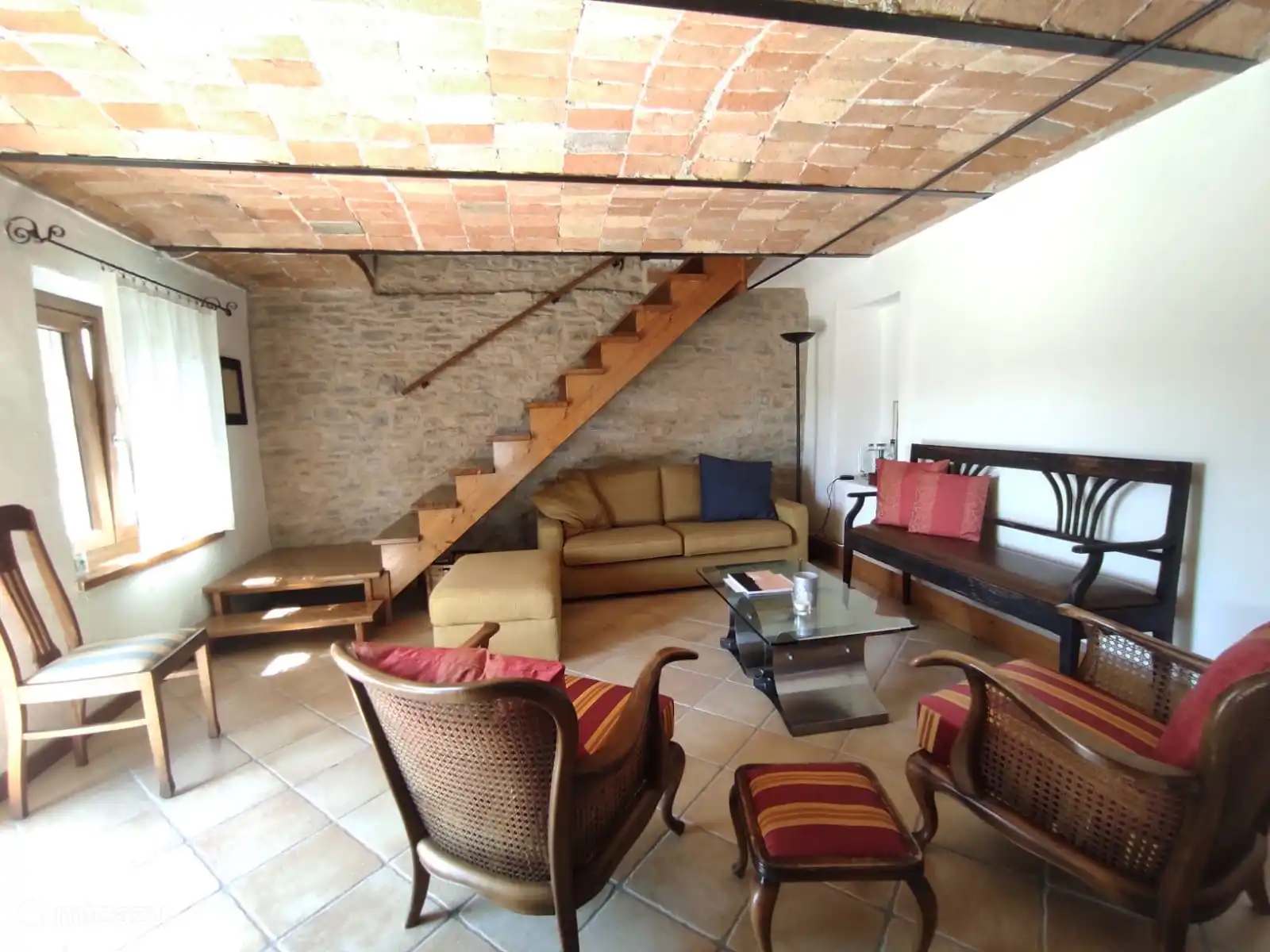 Steinhaus mit Pool auf Weinbergen in Italien, Piemont, Mango - Villa