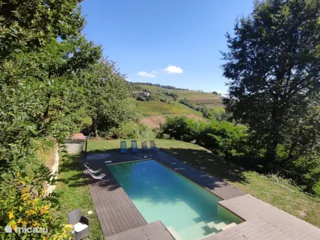 Stenen huis met zwembad, wijngaarden huren in Italië, Piëmont, Mango - villa Ontspan in het privégedeelte van het zwembad (met hot tube-hoek)
