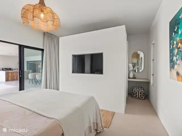 Villa Zensa - Jan Thiel | Curaçao, Banda Ariba (est), Brakkeput Abou - villa Regardez la télévision depuis le joli lit.