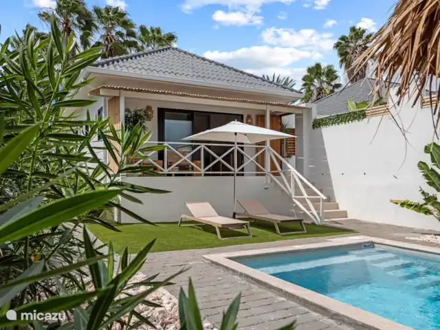 Villa Zensa - Jan Thiel | Curaçao, Banda Ariba (est), Brakkeput Abou - villa L’appartement dispose d’un grand jardin avec piscine.