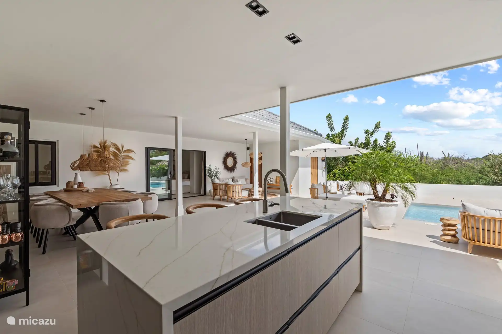 Binnen en buiten loopt naadloos in elkaar over.