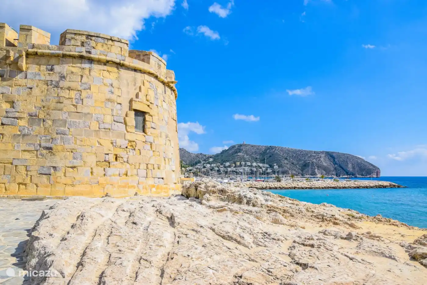 Château de Moraira (400 m)