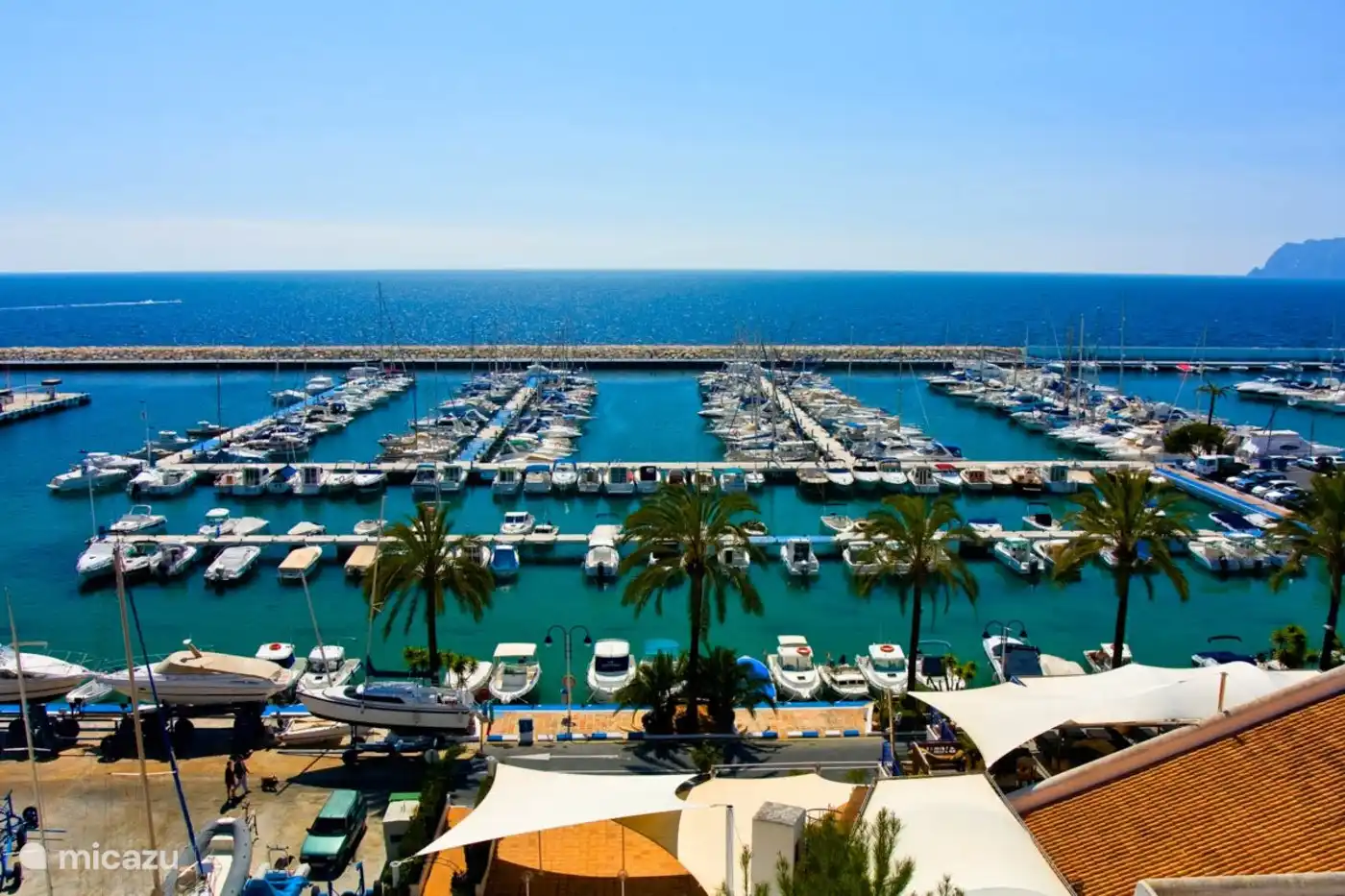 Moraira Yacht Club (400 m)