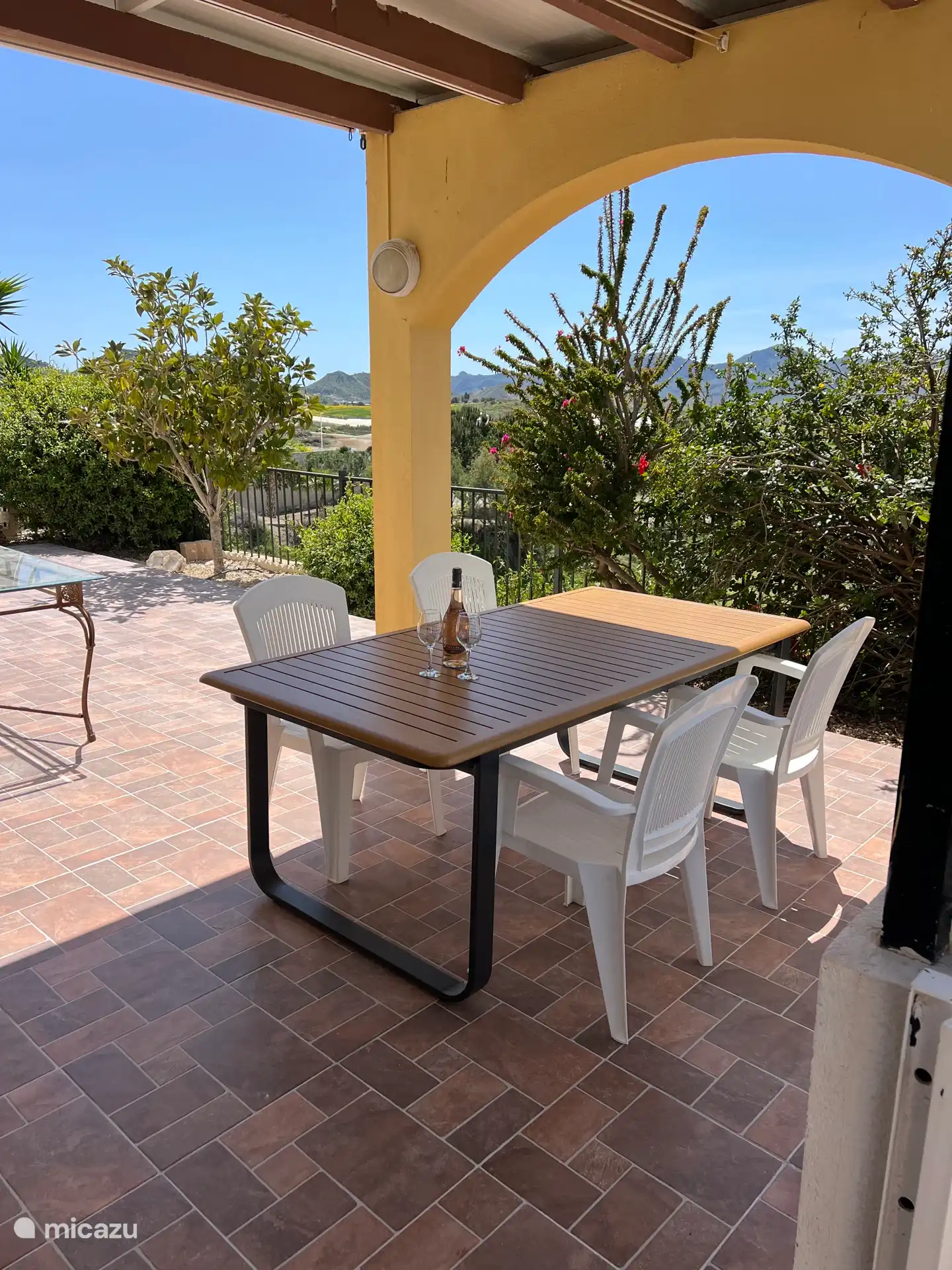 outdoor dining table